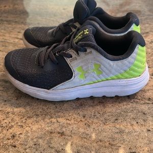 Boys toddler under armour tennis shoes size 12